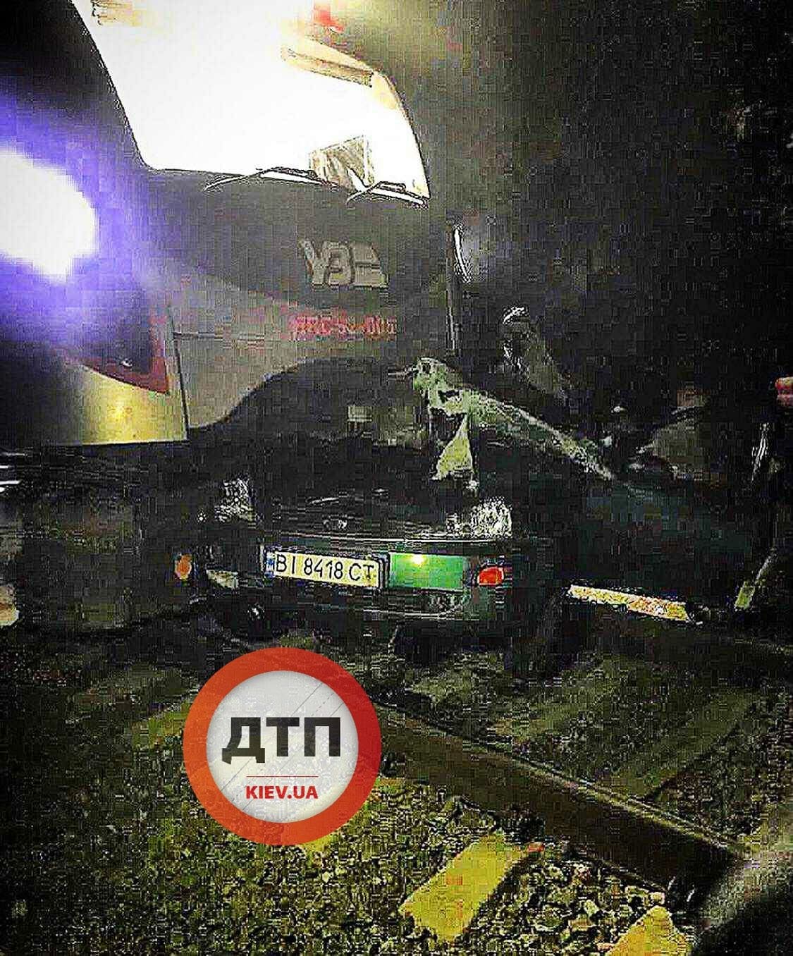 Смертельное ДТП на железной дороге: в Полтавской области легковушка попала под поезд