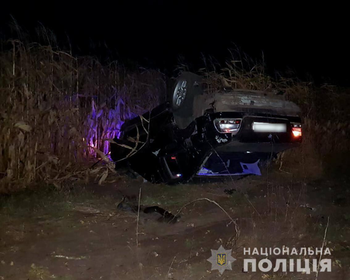 На Чернігівщині сталася смертельна ДТП - автомобіль BMW вилетів у кювет і перекинувся: водій загигнув, пасажир отримав травми