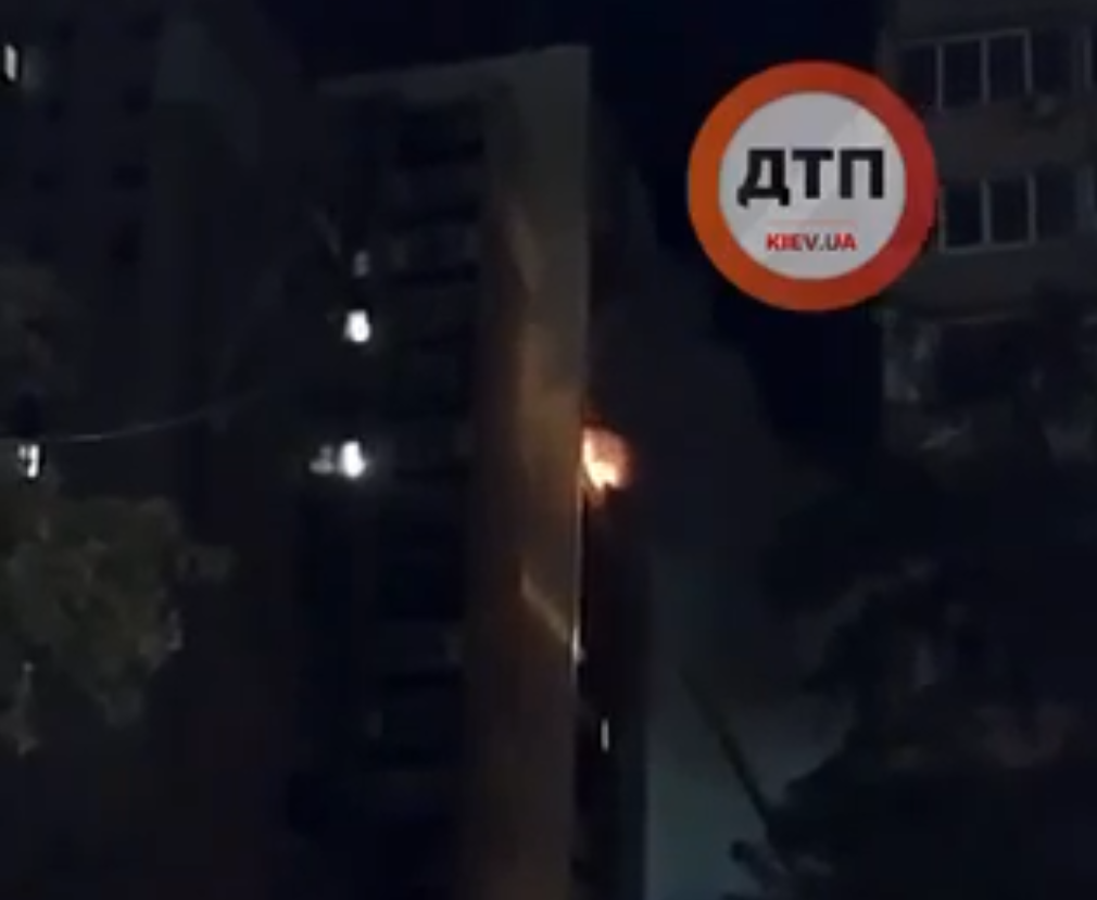 В Киеве на Днепровской набережной горела квартира