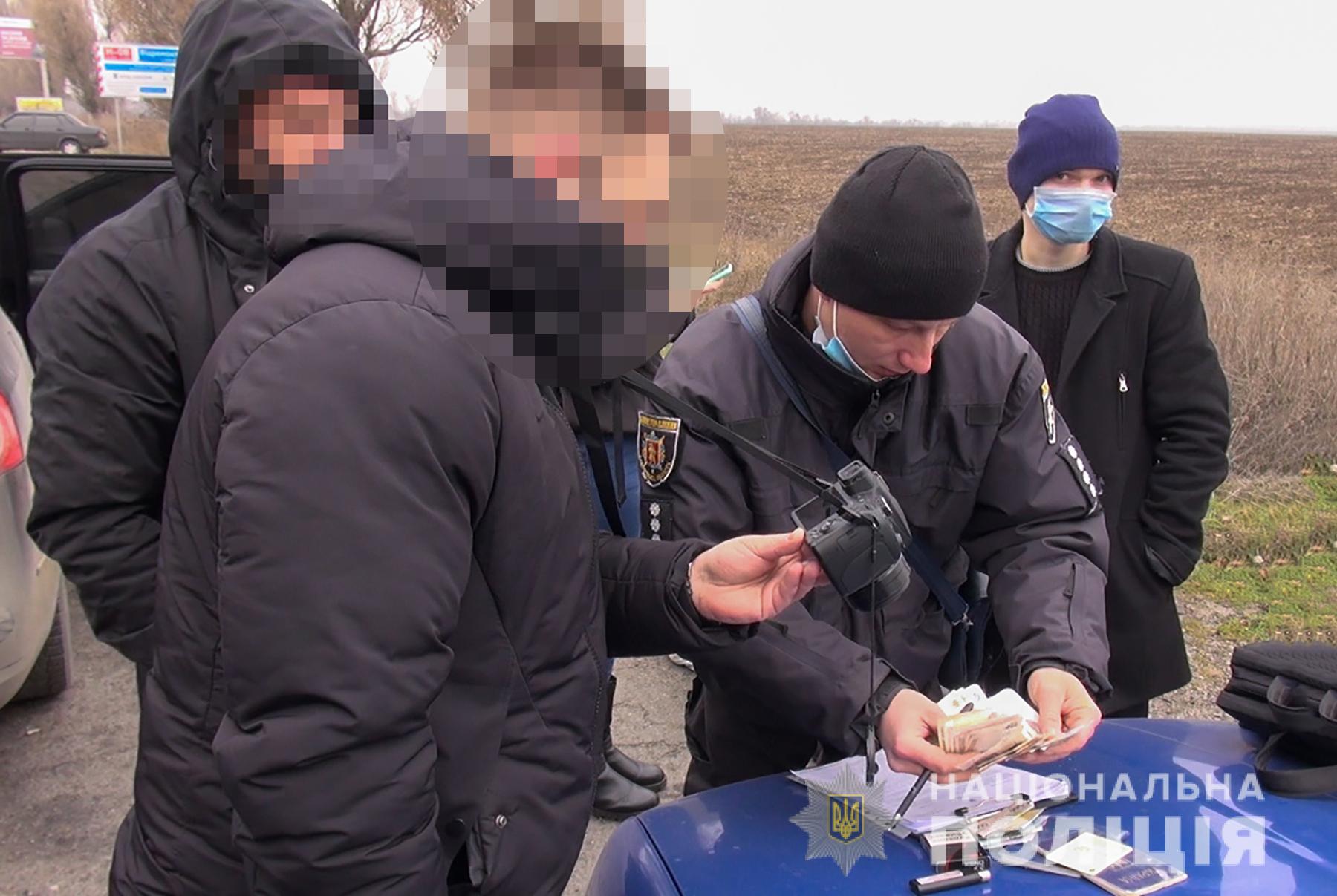 У Запоріжжі правоохоронці викрили факти незаконного переправлення громадян до тимчасово окупованої території України