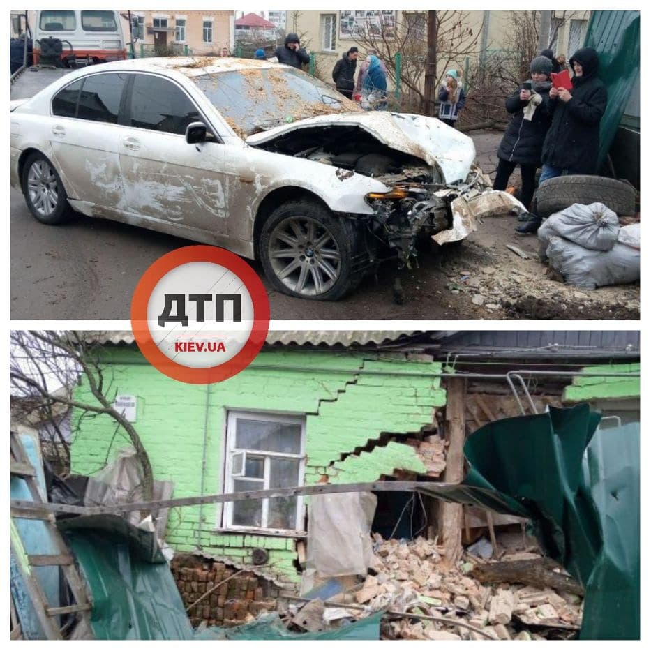 Пьяное ДТП под Киевом в городе Фастов: пьяный водитель автомобиля BMW вылетел с дороги и протаранил старенький жилой дом