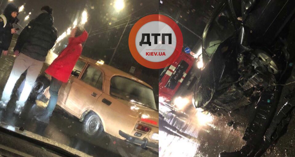 В Киеве на бульваре Перва произошло ДТП: Mazda столкнулась с автомобилем Москвич