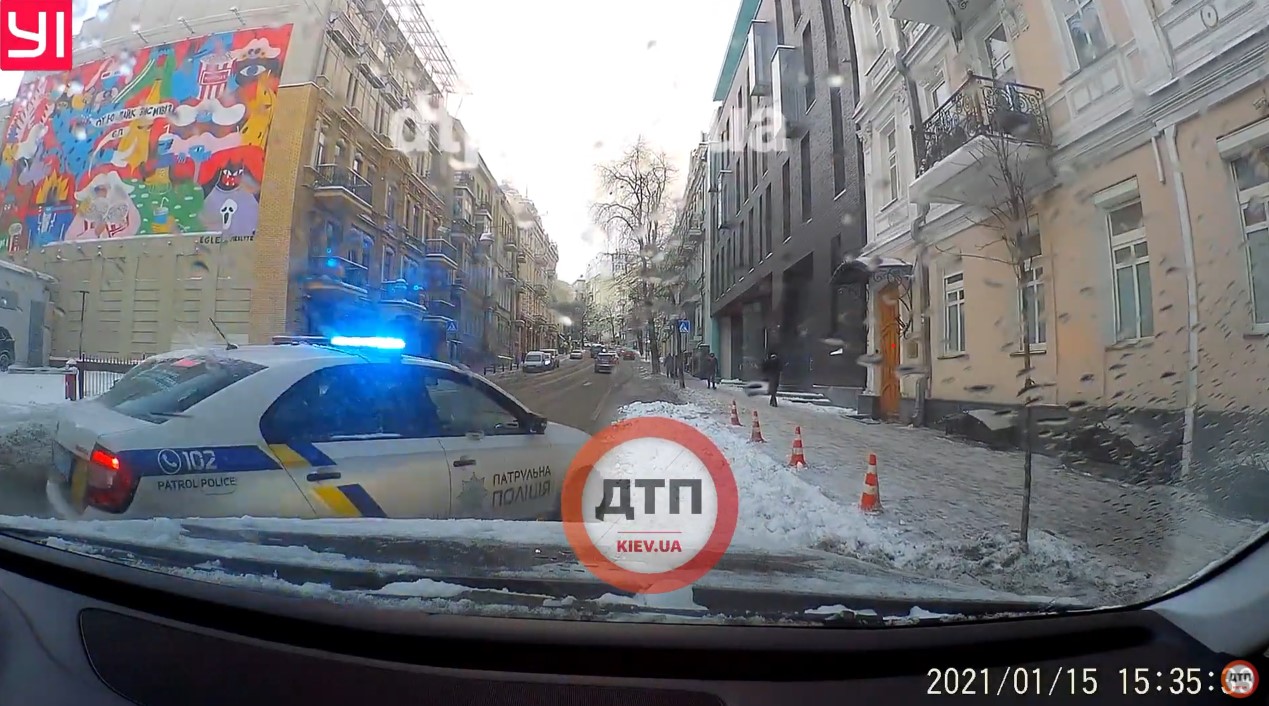 Копчики горобчики третьего бата героически остановили злостного нарушителя мразь Антонова в самом центре Киева