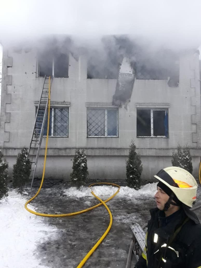 Трагедия в харьковском доме престарелых - в огне пожара погибло 15 человек