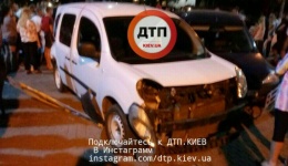 Пьяное? ДТП под Киевом в Броварах: цигане на Мерседесе разбили припаркованные авто. Пострадал ребенок. ФОТО
