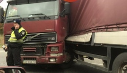 Масштабное ДТП под Киевом на Житомирской трассе: 6 авто, из них две фуры. 14.10.2017