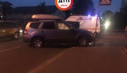ДТП в Киеве на Межигорской/Оболонской: Фольксваген врезался в Киа с ребенком в салоне. Есть пострадавшие. ФОТО