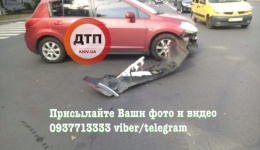 Мото ДТП в Киеве на Васильковской: Ниссан сбил девушку-мотоциклисту. Есть пострадавшие. ФОТО